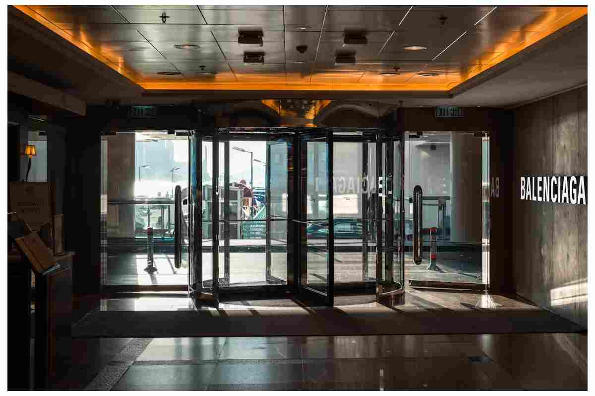 Revolving Doors vs. Sliding Doors